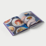 Aufgeschlagenes plated Berlin Vol. II mit großformatiger Fotografie verschiedener Gerichte
