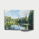 Aufgeschlagene Innenseiten von Take Me to the Lakes, Bicycle Edition BERLIN