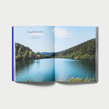 Aufgeschlagene Innenseiten von Take Me to the Lakes, Edition SCHWARZWALD