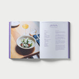 Doppelseite mit Salatfotografie und Rezept in plated Berlin Vol. II