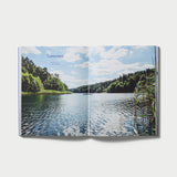 Aufgeschlagene Innenseiten von Take Me to the Lakes, Edition BERLIN EN