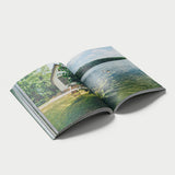 Aufgeschlagenes Buch in schräger Ansicht von Take Me to the Lakes, Bicycle Edition BERLIN
