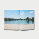 Aufgeschlagene Innenseiten von Take Me to the Lakes, Edition DÜSSELDORF