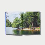 Aufgeschlagene Innenseiten von Take Me to the Lakes, Edition KÖLN