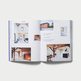 Aufgeschlagene Innenseiten von Take Me to the Lakes, Weekender Edition BERLIN DE VOL2